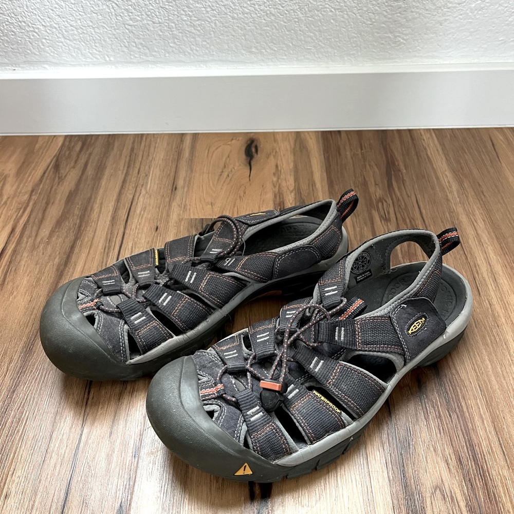 Mens Keen waterproof closed toe synch tie sandals hiking water shoes size 11
